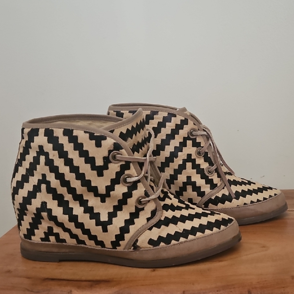 80%20 Black and Cream Zigzag Ankle Boots